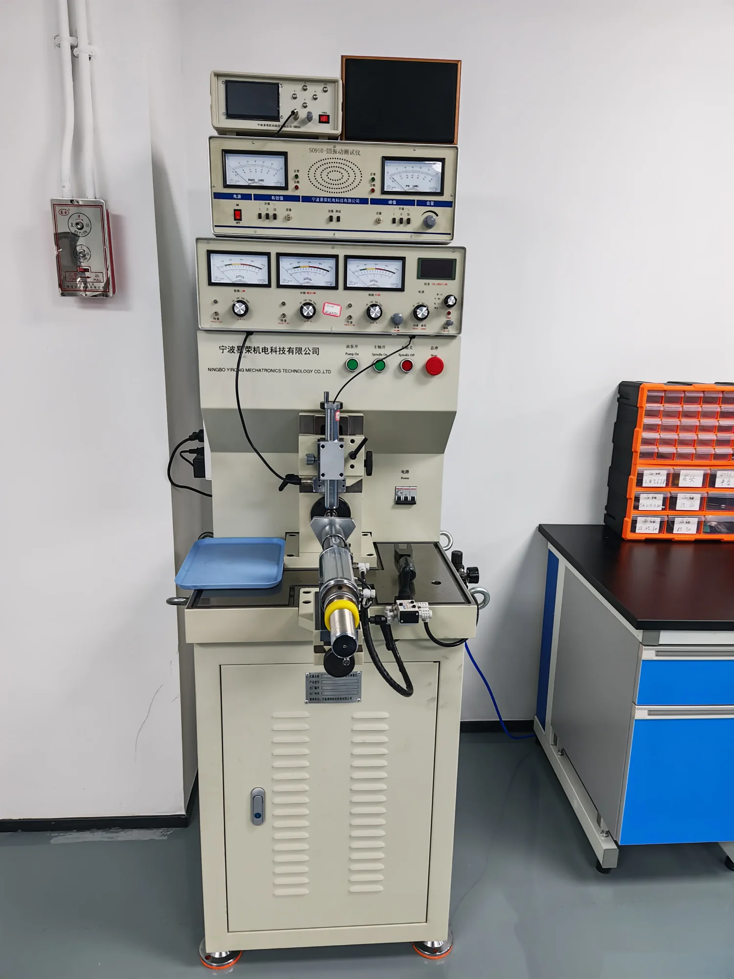 S0910-III bearing vibration testing equipment in the LUMI laboratory